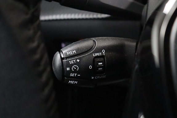Peugeot e-208 11 of 24