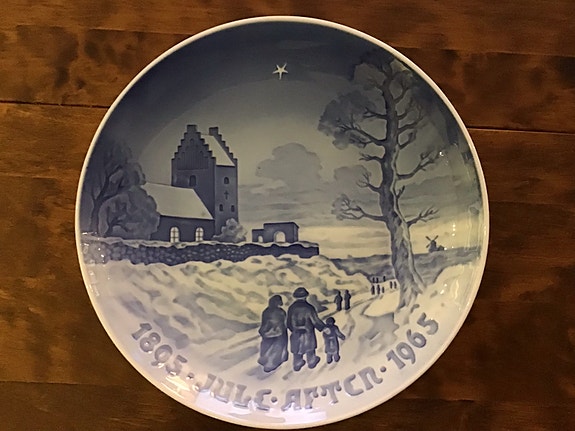 Bing & Grøndahl «På vei til kirke» juleplatte 1895-1965.