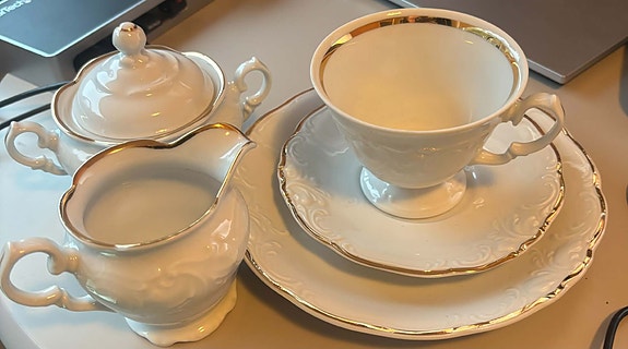 Elegant kaffeservice fra Wawel til 11 pers - hvitt med gullkant