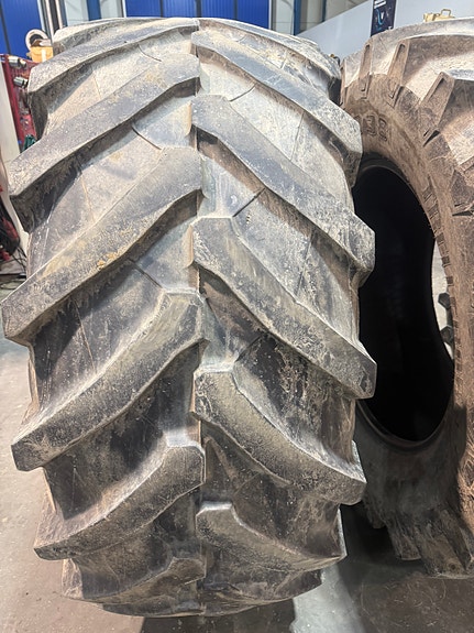 Trelleborg Dekk 650/65r38 og 540/65r28, kr 27 000,-