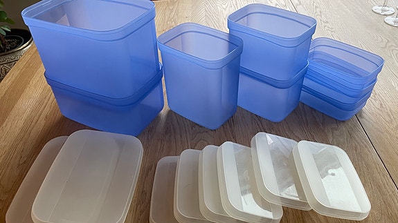 Tupperware beholdere med lokk