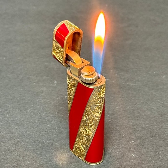 Cartier - Oval Roy King - Lomme-lighter - Gullplattert, Rød kinesisk lakk