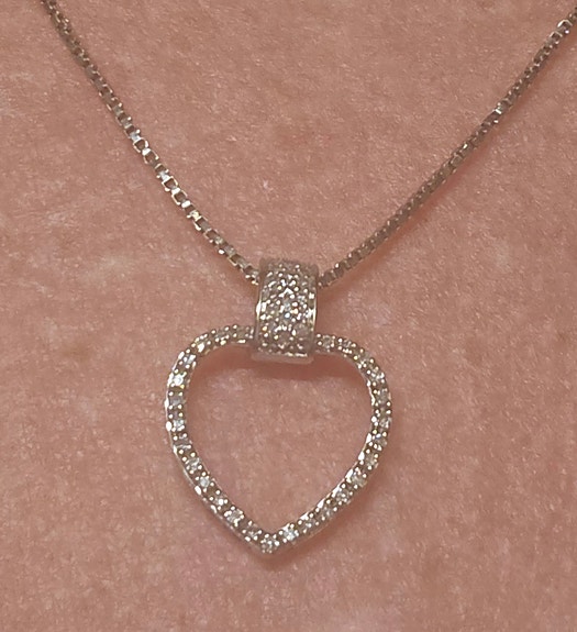 Anheng i hvitt gull med diamanter