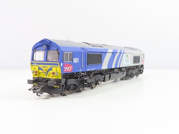 Trix H0 - 22696 - Diesel lokomotiv (1) - Class 66, med full lyd og dynamisk røkg