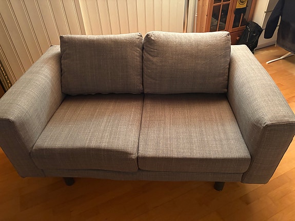Enkel to-seter sofa