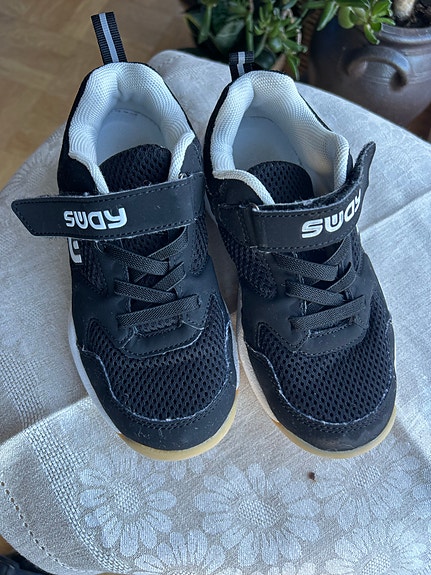 Sway joggesko svart med hvite såler, str 31