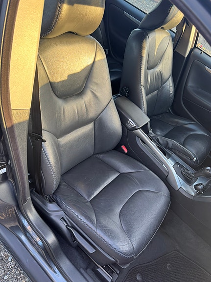 Volvo XC70 11 of 30