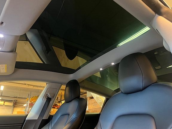 Tesla Model 3 21 of 26