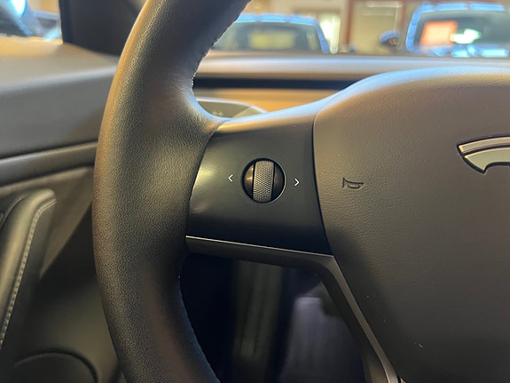 Tesla Model 3 16 of 26