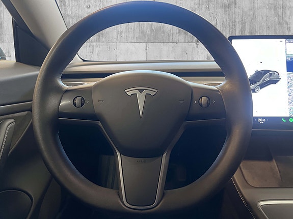 Tesla Model 3 17 of 26