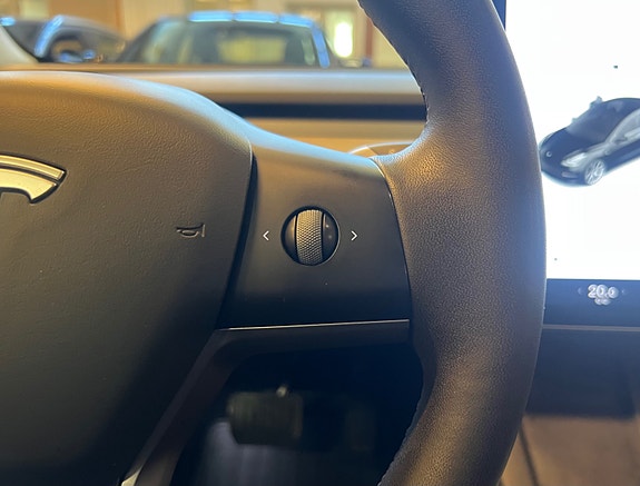 Tesla Model 3 18 of 26