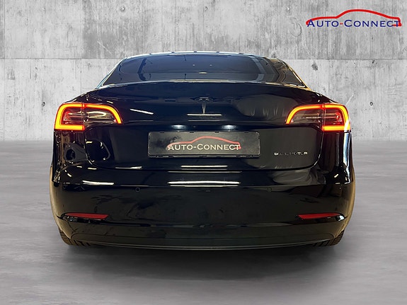 Tesla Model 3 7 of 26