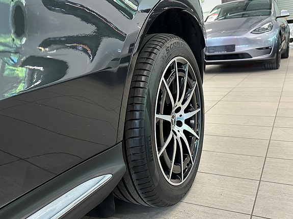 Mercedes-Benz EQC 400 6 of 30