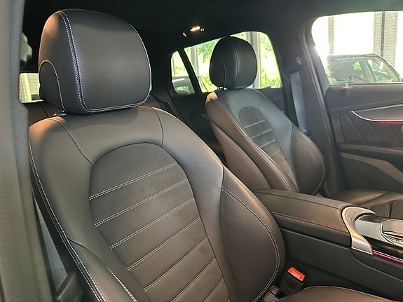 Mercedes-Benz EQC 400 24 of 30