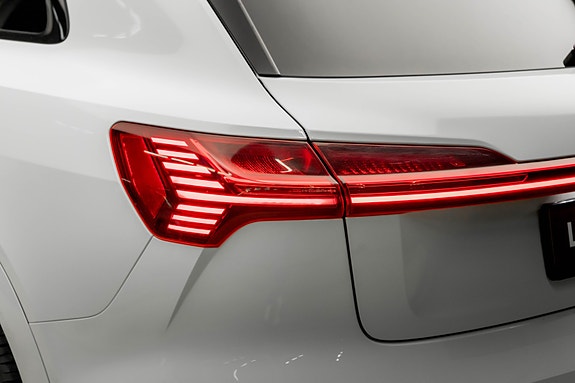 Audi e-tron 12 of 30