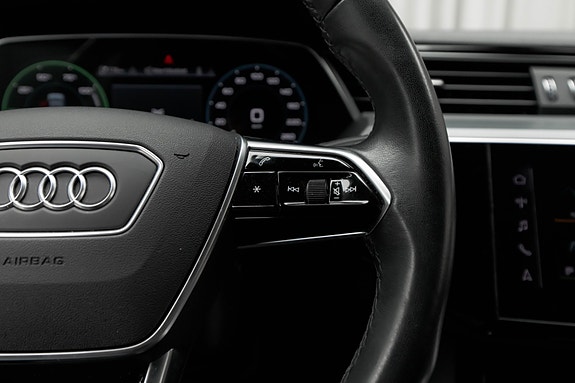 Audi e-tron 29 of 30