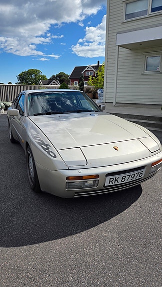 Porsche 944 3 of 18