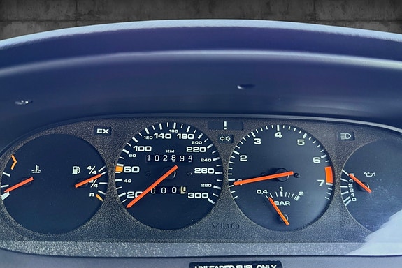 Porsche 944 15 of 18