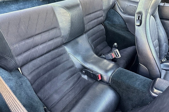 Porsche 944 9 of 18