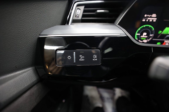 Audi e-tron 27 of 30