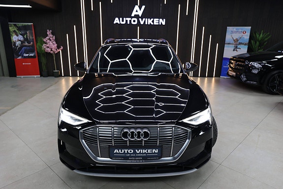 Audi e-tron 11 of 30