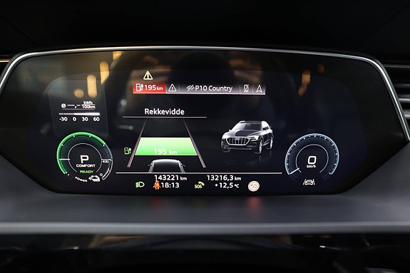 Audi e-tron 28 of 30