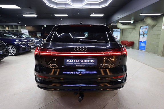 Audi e-tron 7 of 30