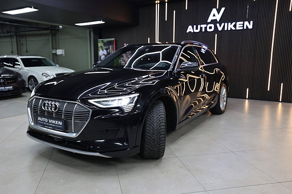 Audi e-tron 4 of 30