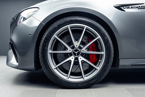 Mercedes-Benz E 63 AMG 19 of 30