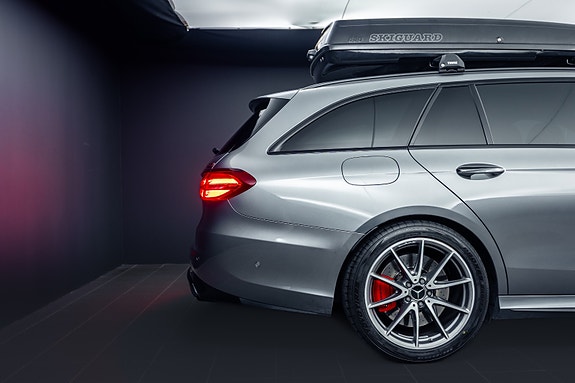 Mercedes-Benz E 63 AMG 15 of 30