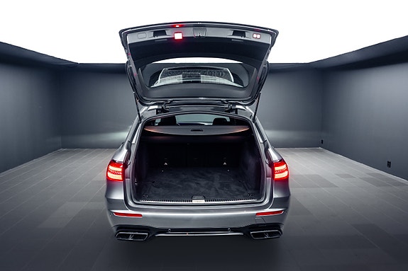 Mercedes-Benz E 63 AMG 13 of 30