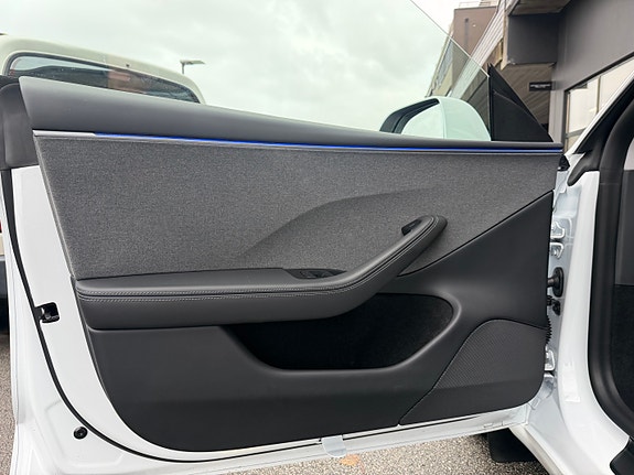 Tesla Model 3 15 of 30