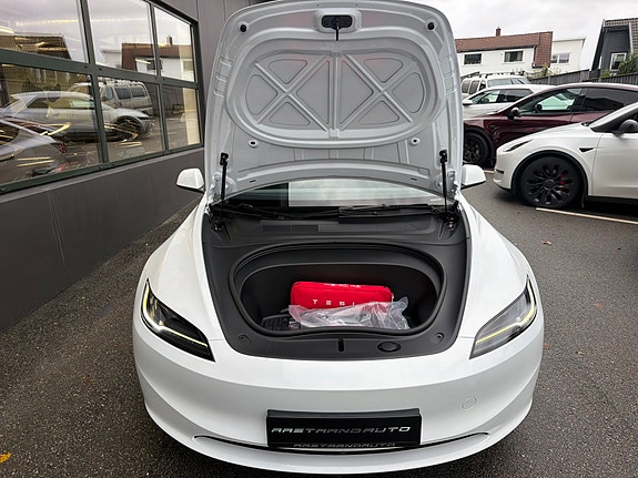 Tesla Model 3 29 of 30