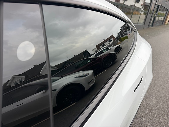 Tesla Model 3 7 of 30