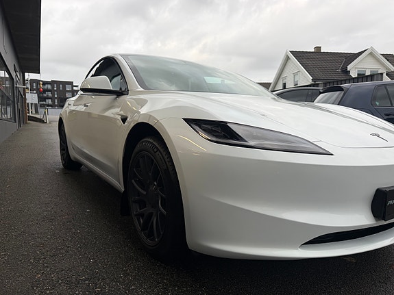 Tesla Model 3 5 of 30