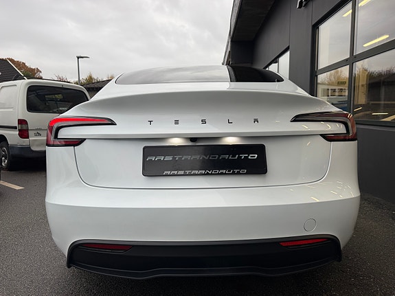 Tesla Model 3 9 of 30