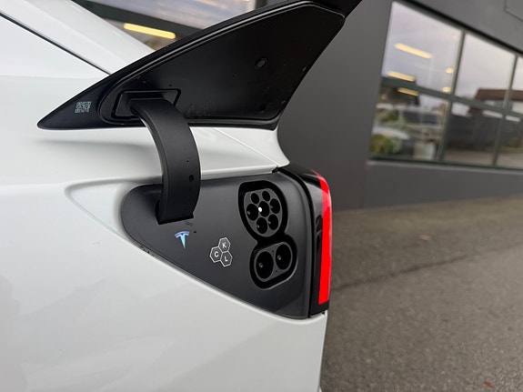 Tesla Model 3 10 of 30