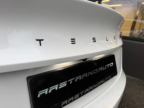 Tesla Model 3 8 of 30