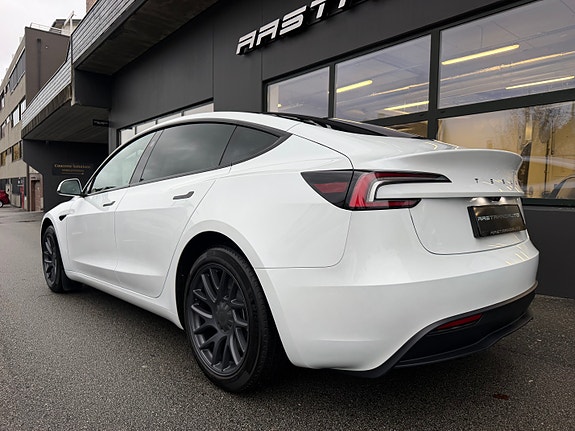 Tesla Model 3 4 of 30