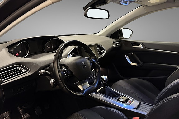 Peugeot 308 8 of 26