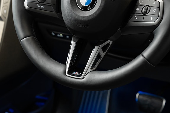 BMW iX 27 of 30