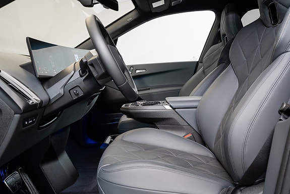 BMW iX 15 of 30