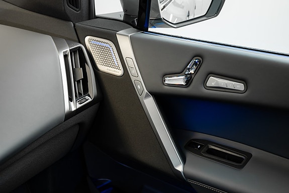 BMW iX 30 of 30