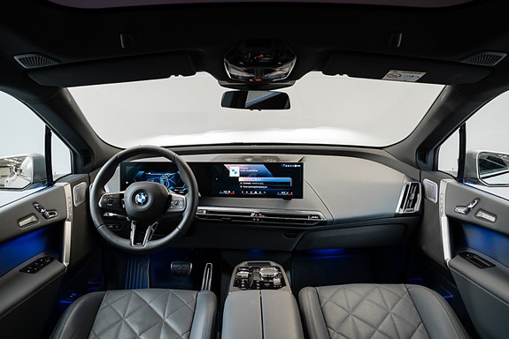 BMW iX 18 of 30