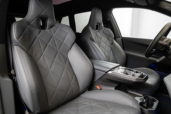BMW iX 28 of 30