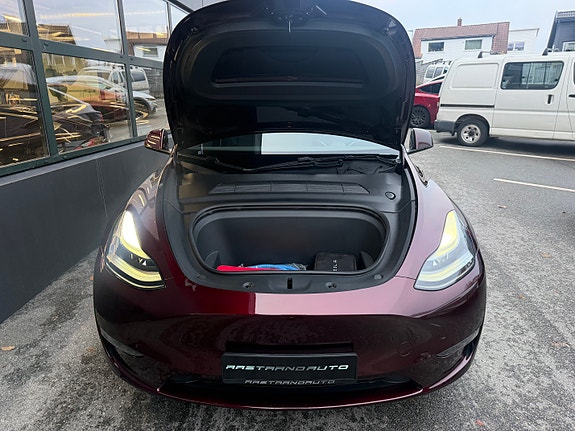 Tesla Model Y 13 of 30