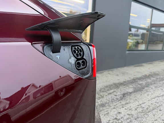 Tesla Model Y 6 of 30