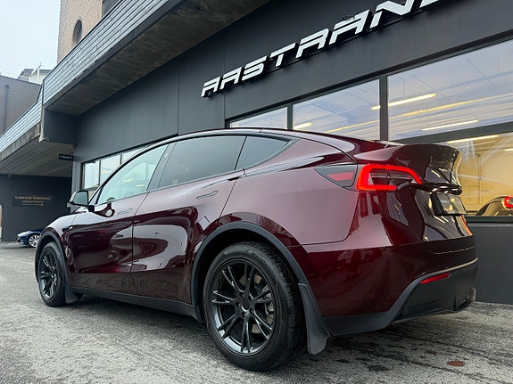 Tesla Model Y 5 of 30