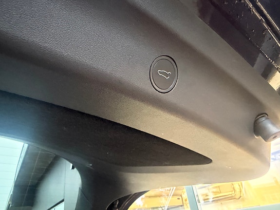 Tesla Model Y 9 of 30