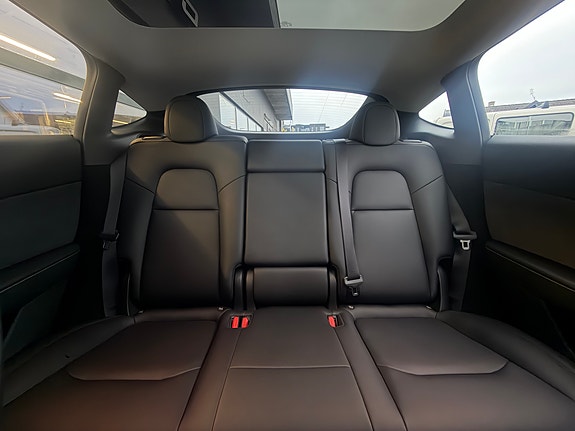 Tesla Model Y 18 of 30